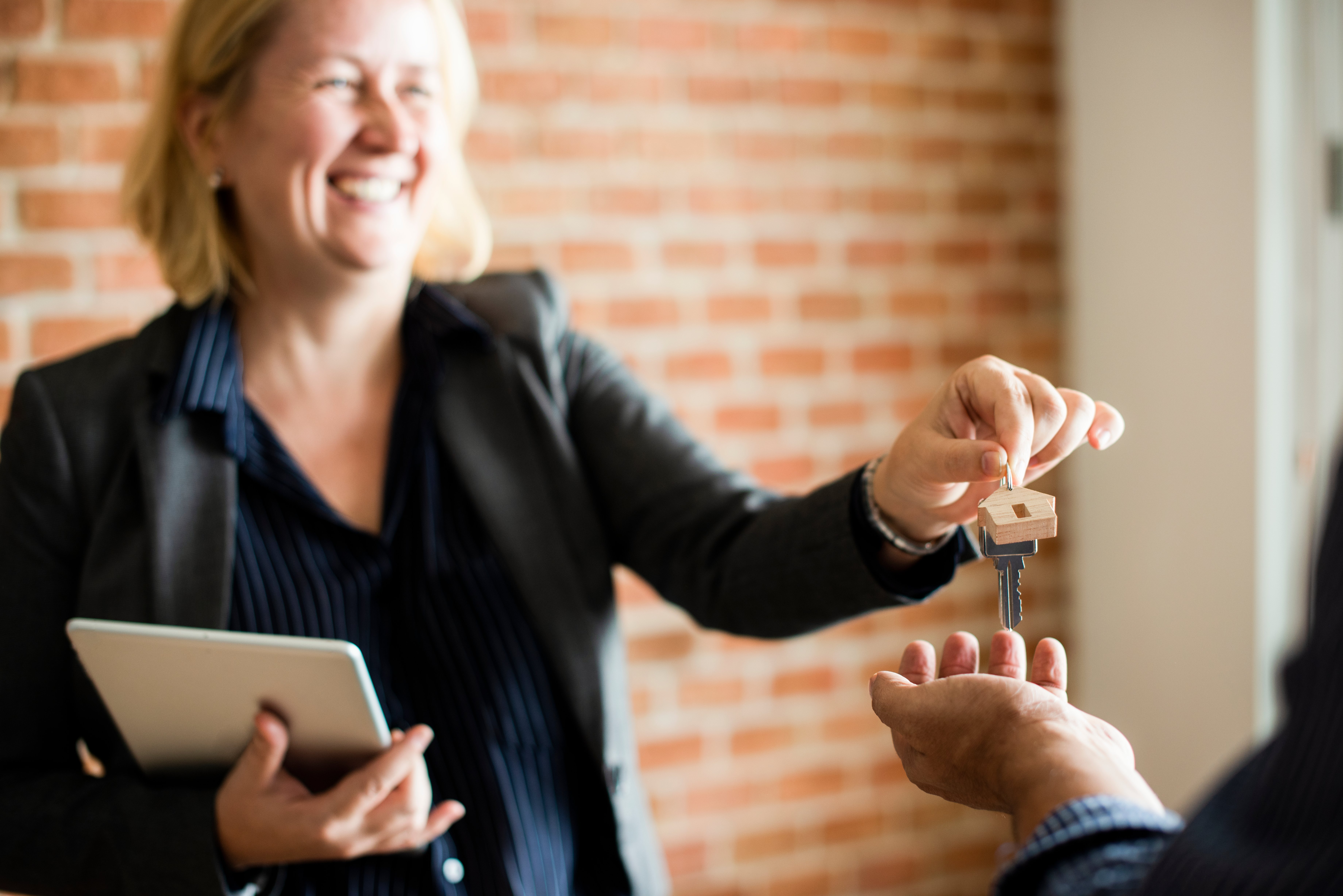 real-estate-agent-handing-over-the-keys-2025-02-10-09-38-31-utc